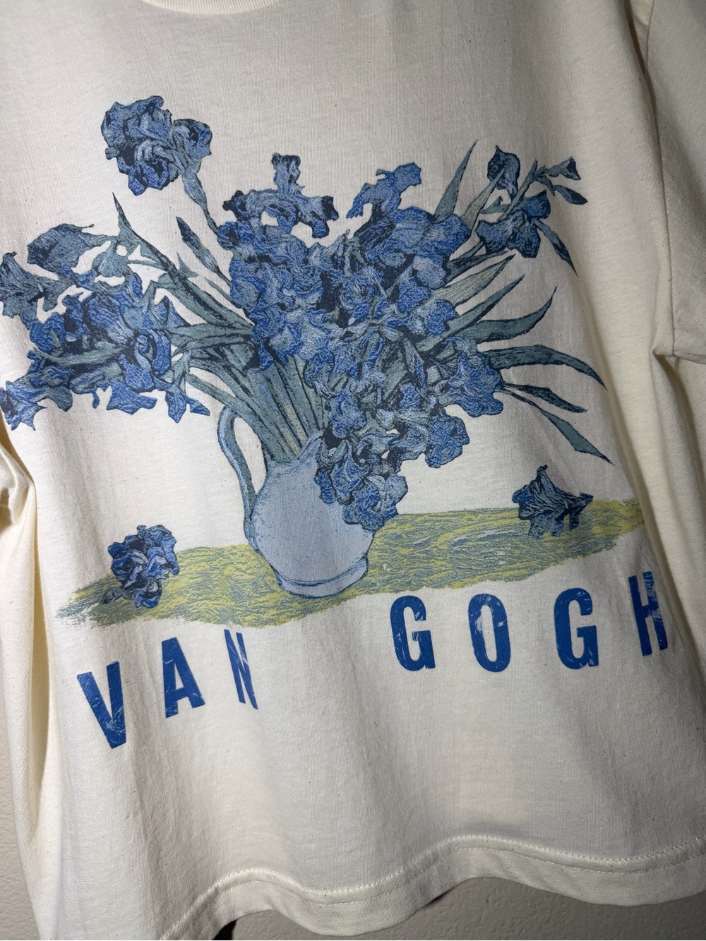 Van Gogh Blue Iris Crop Tee — Cream & Blue, Medium NWOT - Picture 3 of 4